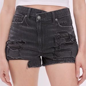 NWT American Eagle Denim Mom Short - High Rise Black
